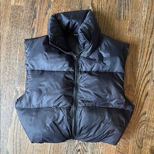 Black cropped  Puffer Vest M